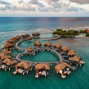 Semesteranläggning (resort) Sandals Royal Caribbean & Private Island - Couples Only *****